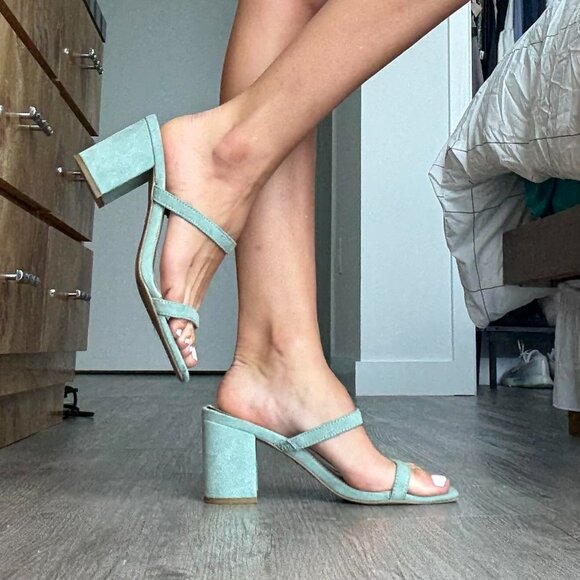 Macy's Women's Green Courts - Picture 1 of 4